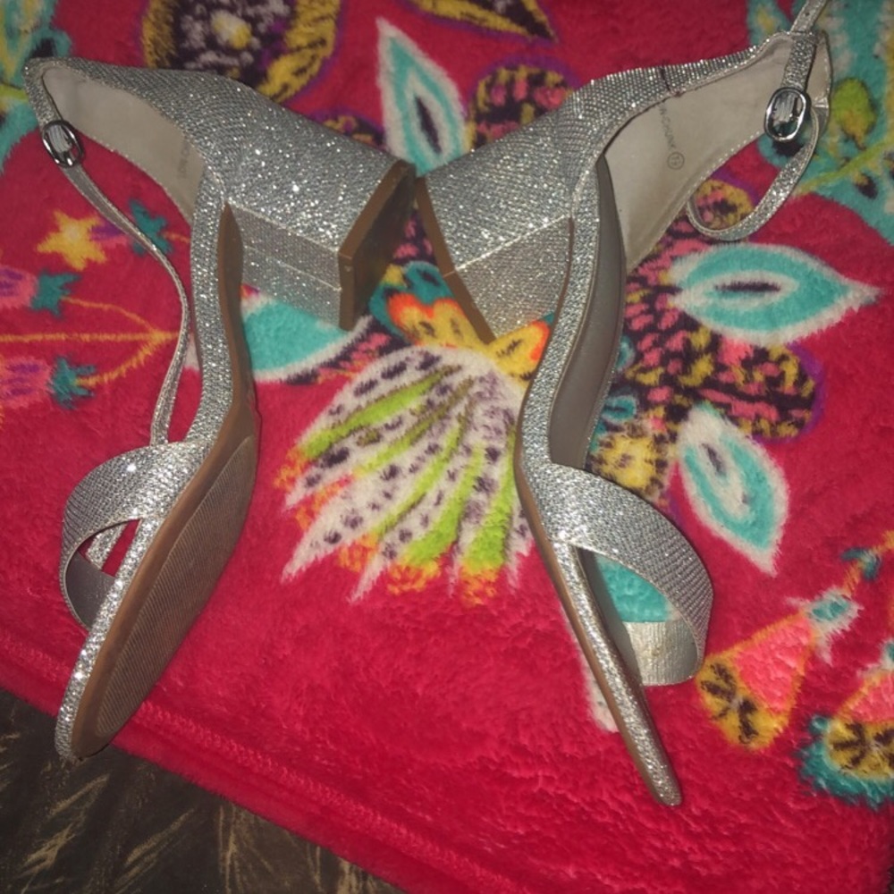 Women’s short wedge heel